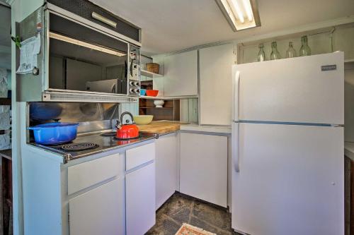 Charming Tivoli Home with Patio, by Town and Shops in 索格蒂斯