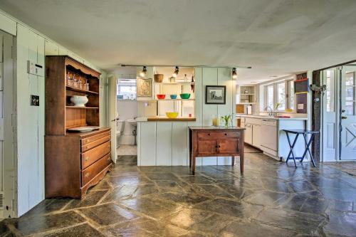 Charming Tivoli Home with Patio, by Town and Shops in 索格蒂斯