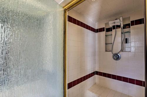 Downtown Bisbee Home with Unique Mountain Views - image 9