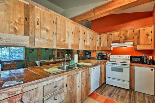 Dog-Friendly Ranch Cottage w/ Yard ~ 13 Mi to Bend in Powell Butte (OR)