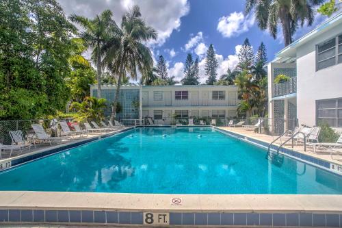 Renovated Studio Walk to Naples Pier and Beach - image 12