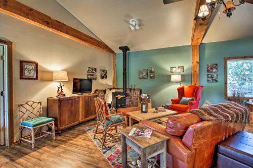 Dog-Friendly Ranch Cottage w/ Yard ~ 13 Mi to Bend in Powell Butte (OR)
