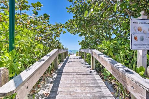 Downtown Studio Steps to Naples Pier and Beach! - image 2
