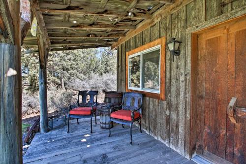 Dog-Friendly Ranch Cottage w/ Yard ~ 13 Mi to Bend in Powell Butte (OR)