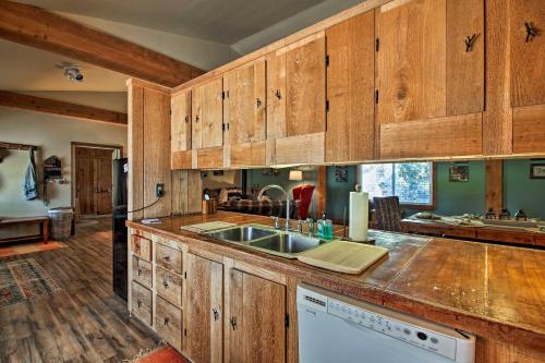 Dog-Friendly Ranch Cottage w/ Yard ~ 13 Mi to Bend in Powell Butte (OR)