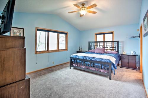 Spacious House with Deck and Yard on Lake Francis! - image 2