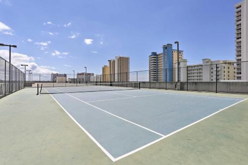 Beachfront Panama City Resort Condo with 2 King Beds - image 6