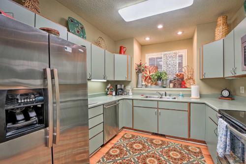 Lakefront Condo with Resort-Style Amenities and Marina - image 5