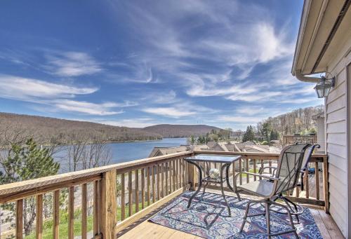 Deep Creek Lake Townhome with Deck and Water Views