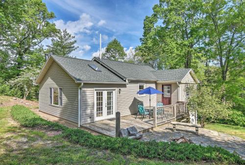 Arden Cottage with Fire Pit - 11 Mi to Asheville - Arden