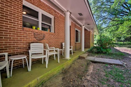 Secluded Baton Rouge Area Hideaway with Lawn!