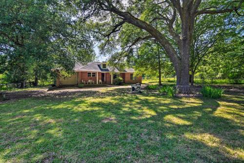 Secluded Baton Rouge Area Hideaway with Lawn!