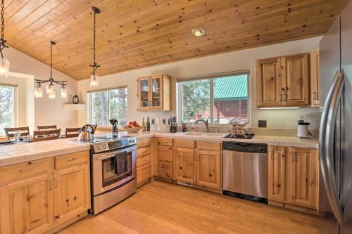 Family Home in Tahoe Donner with Deck 1Mi to Skiing - image 4