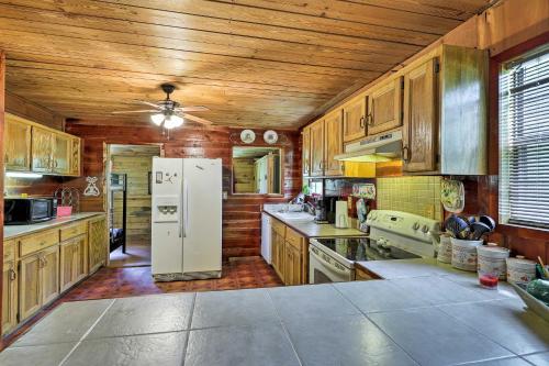 Secluded Cabin with Pond about 37 Mi to Gulf Coast! in Wiggins, USA