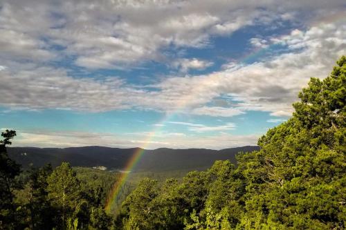 Large Ruidoso Home with Stunning Views and Hot Tub - image 7