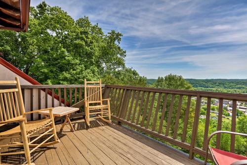 Burkesville Apt with Deck, Views and Pool Access! in Burkesville, USA