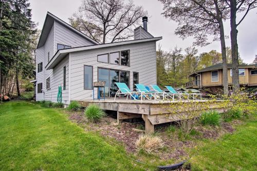 . New Era Cottage with Dock and Grill on Stony Lake!