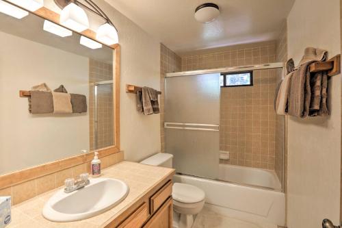 Cabin with Hot Tub and BBQ Deck Less Than 4 Mi to Donner Lake! - image 5