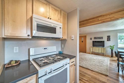 Modernized St Anthony Cottage 8 Mi to Sand Dunes