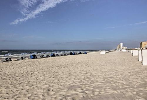 Gulf Shores Home with Shared Pool, 2 Blocks to Beach near Sea-N-Suds Restaurant