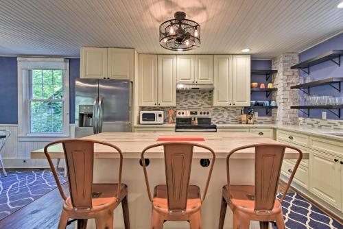 Historic Black Mountain Cottage with Fire Pit! - image 5