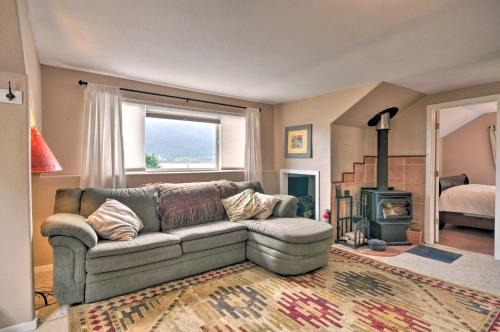 Rustic Stevenson Hideaway with View on the Gorge! - image 5