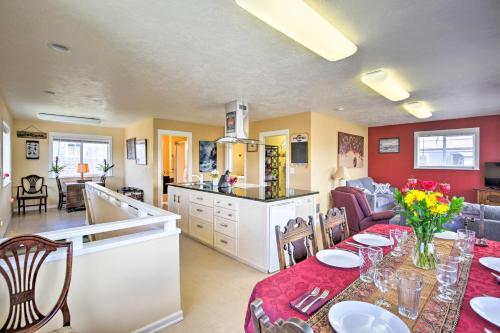 . Waldport Townhome with Dog Run on Alsea Bay!
