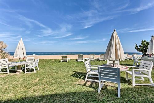 B&B Virginia Beach - Virginia Beach Studio with Balcony and Pool View! - Bed and Breakfast Virginia Beach