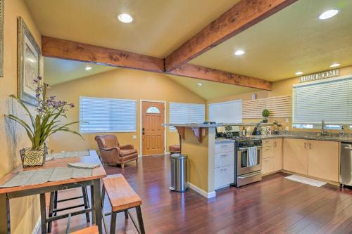 Cozy Cottage with Grill - 5mi to Mt Baldy Resort - image 4