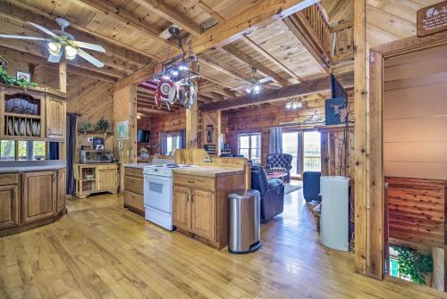 Spacious Cabin on Dale Hollow Lake with Hot Tub! - main image