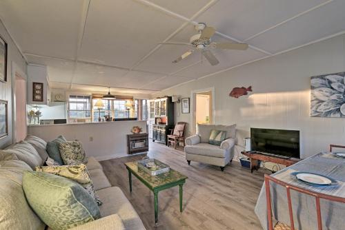Pawleys Island House, - Steps to Beach and Creek! in Pawleys Island, USA