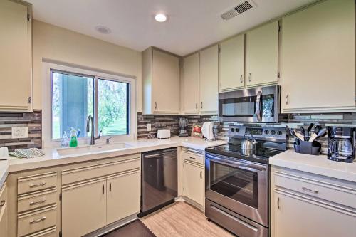 Cathedral City Resort Condo on a Golf Course! - image 7