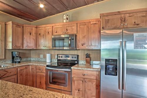 Guntersville Cabin with Views - Walk to Lake! - image 7