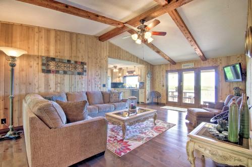 Lake Norfork Home with Waterview Patio and Balcony - image 9