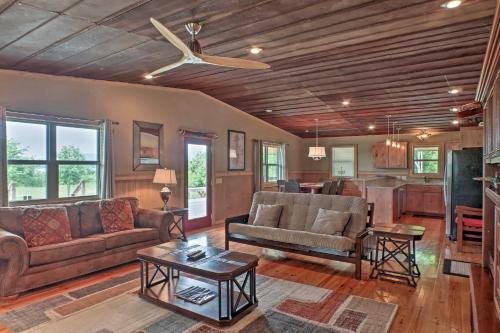 Guntersville Cabin with Lake Views! in กันเตอร์สวิลล์ (AL)