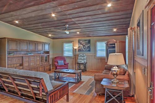 Guntersville Cabin with Lake Views! in Guntersville, USA