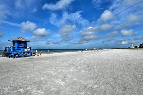 Historic Charmer-Walk to Downtown Sarasota! - image 8