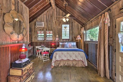 Snuggle Inn Wimberley Cabin with Fire Pit and Deck in Wimberley, USA