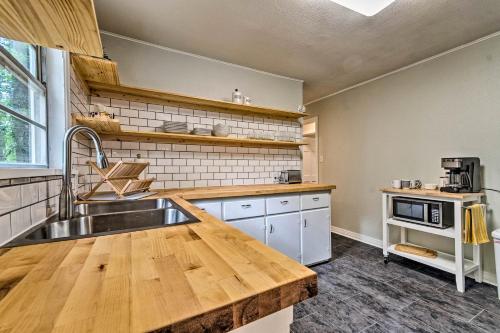 Centrally Located Hot Springs Home with Deck! - image 7