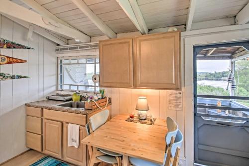 Newfound Lake Studio BBQ, Fire Pit and Beach Access in 布里斯托爾(NH)