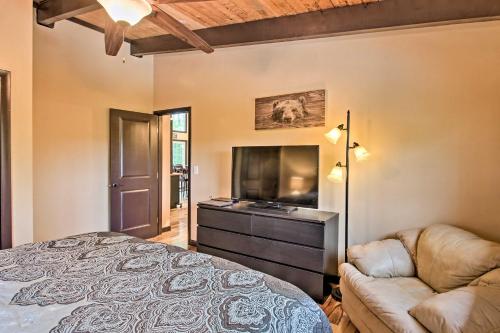 Home with Sunroom - 10-Min Walk to Boulder Beach - image 7