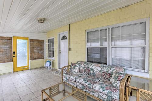 Charming Bid-a-wee Beach Cottage with Fire Pit - image 8