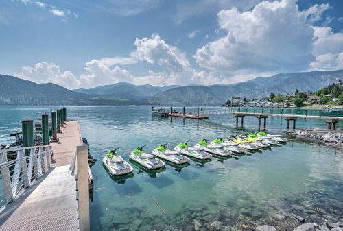 Lake Chelan Resort Condo Pool and Hot Tub Access!