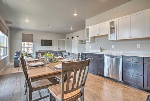 Lake Chelan Condo, Walk to Brewery & Wineries in Mensona (WA)