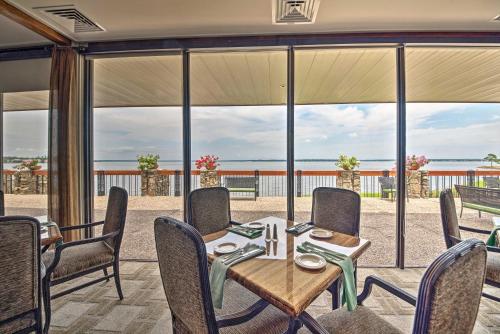 Golf, Swim & Dine! Condo w/ Lake Conroe Access in Montgomery (TX)