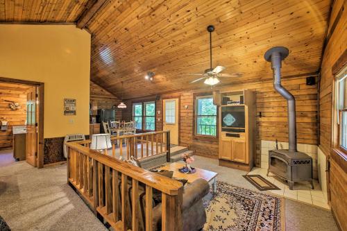 Secluded Studio 1 mi to Thorncrown Chapel in Eureka Springs, USA