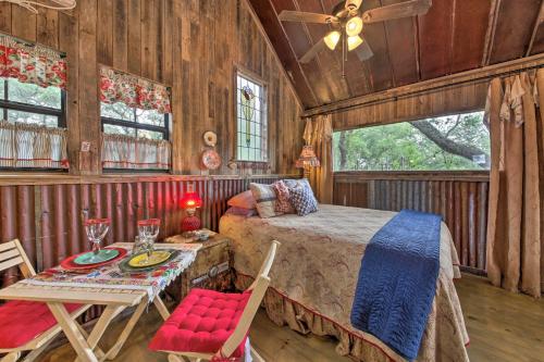Snuggle Inn Wimberley Cabin with Fire Pit and Deck