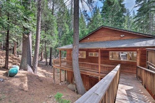 Walk to Big Trees State Park: Cabin w/ Deck! in Arnold (CA)