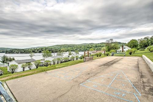 Newfound Lake Studio BBQ, Fire Pit and Beach Access in 布里斯托爾(NH)