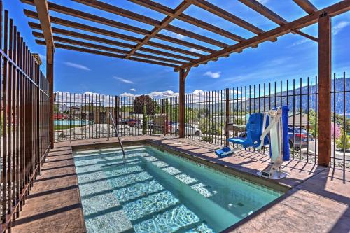 Lake Chelan Resort Condo Pool and Hot Tub Access!